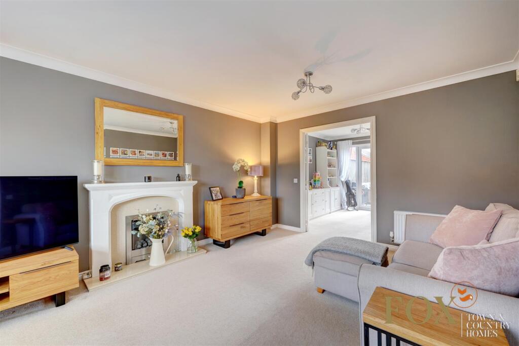 23 Hawthorn Rise (14).jpg