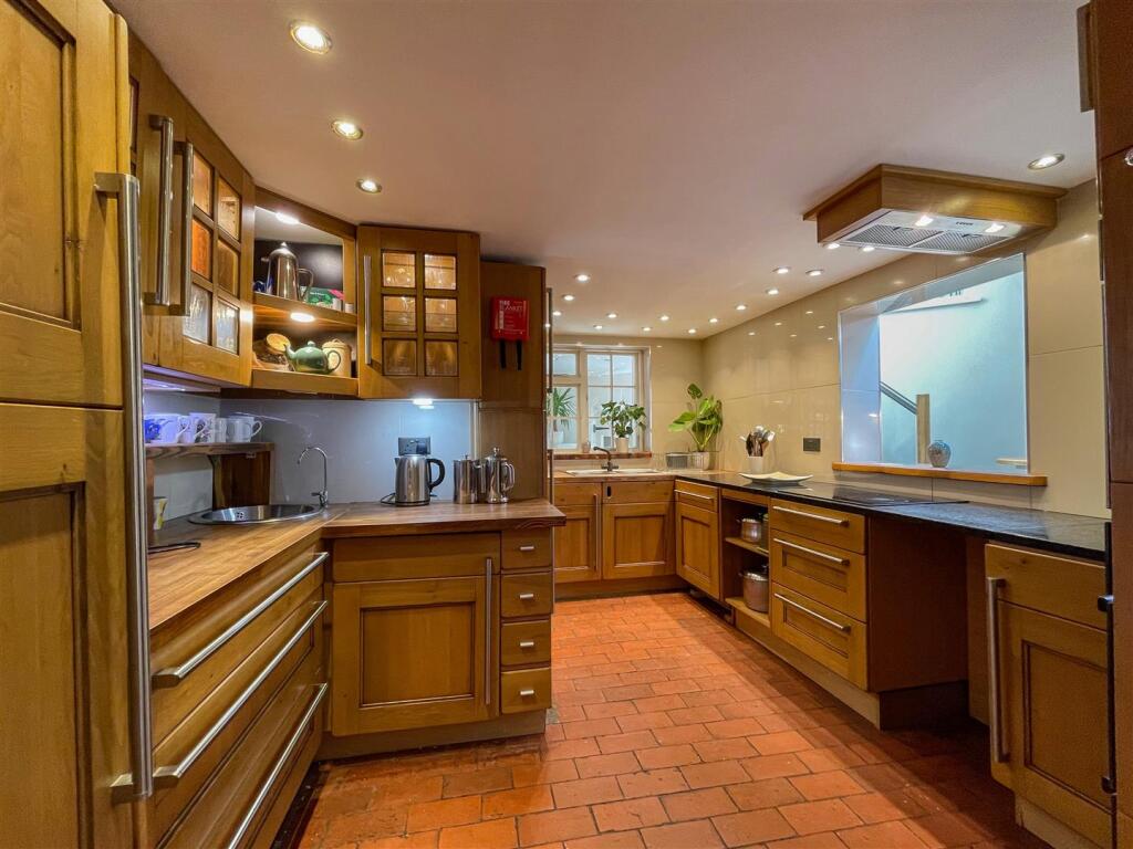 Kitchen 3.jpg