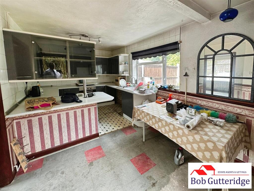 FITTED KITCHEN / DINING ROOM