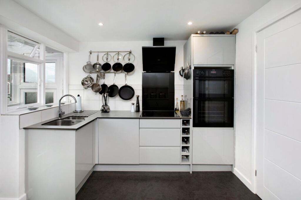 Charlemont Road, Teignmouth, TQ14