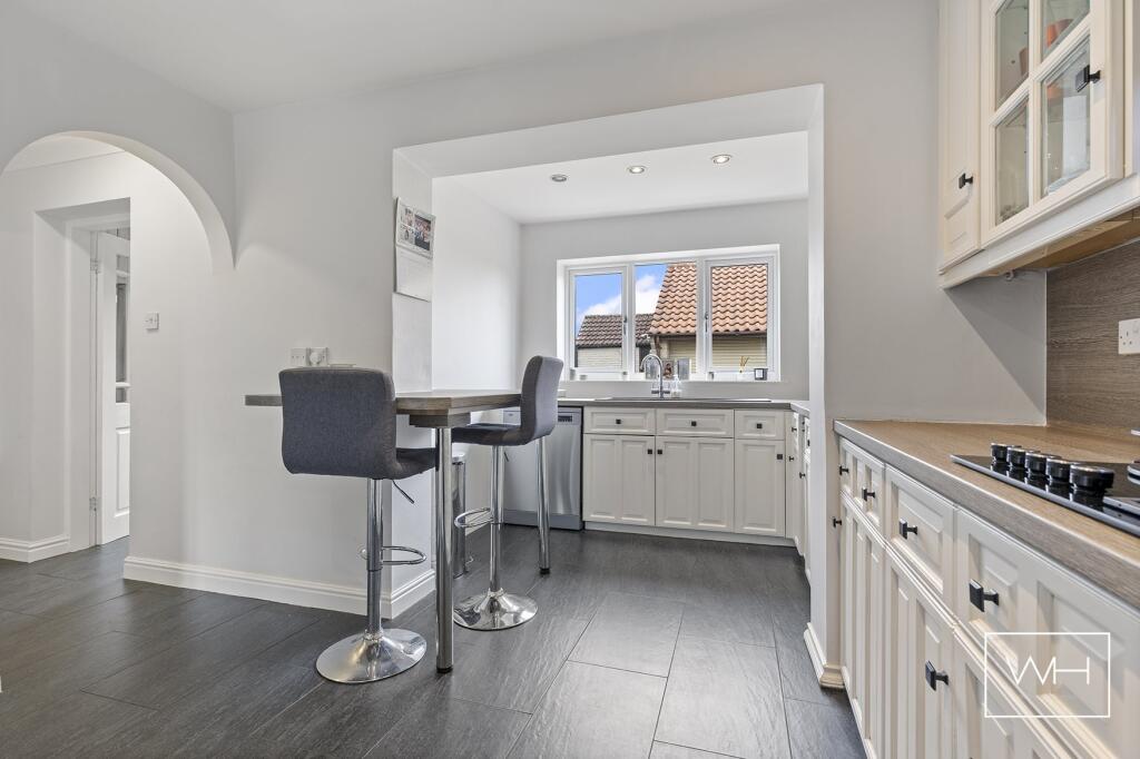4 Manor Farm Close, 