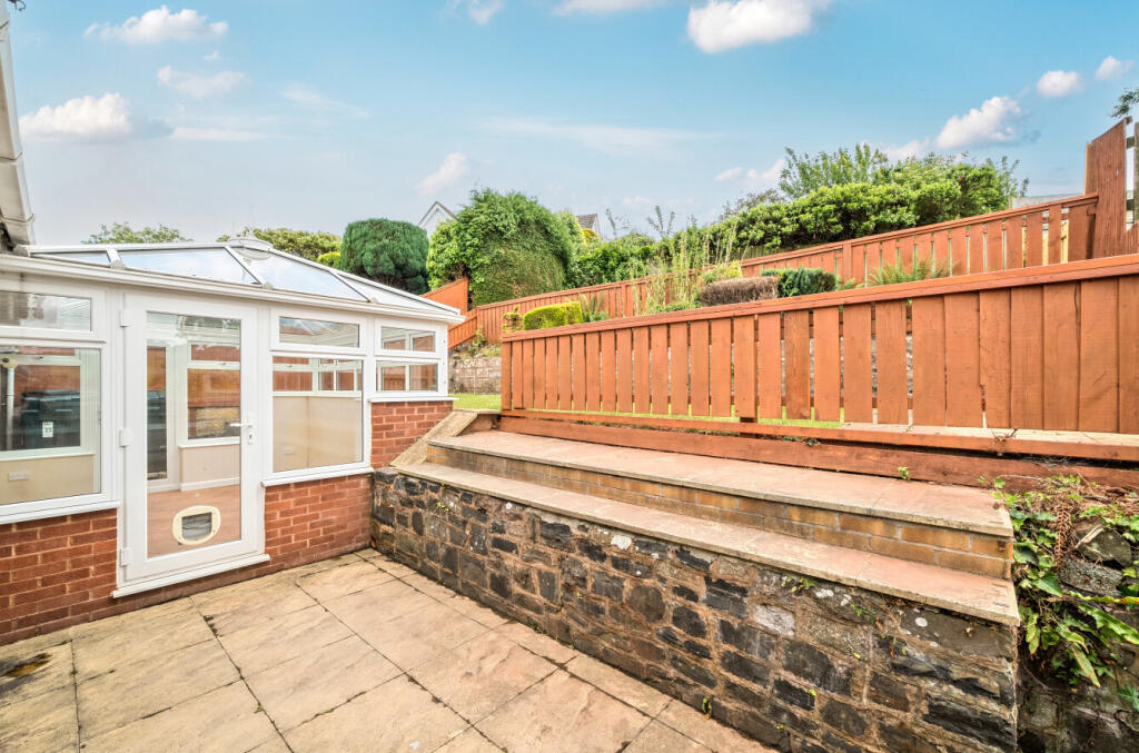 1304198-12-683f3d...