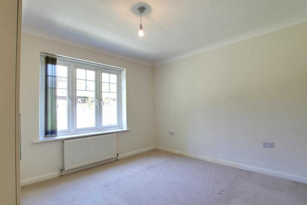 6 BED 1.jpg