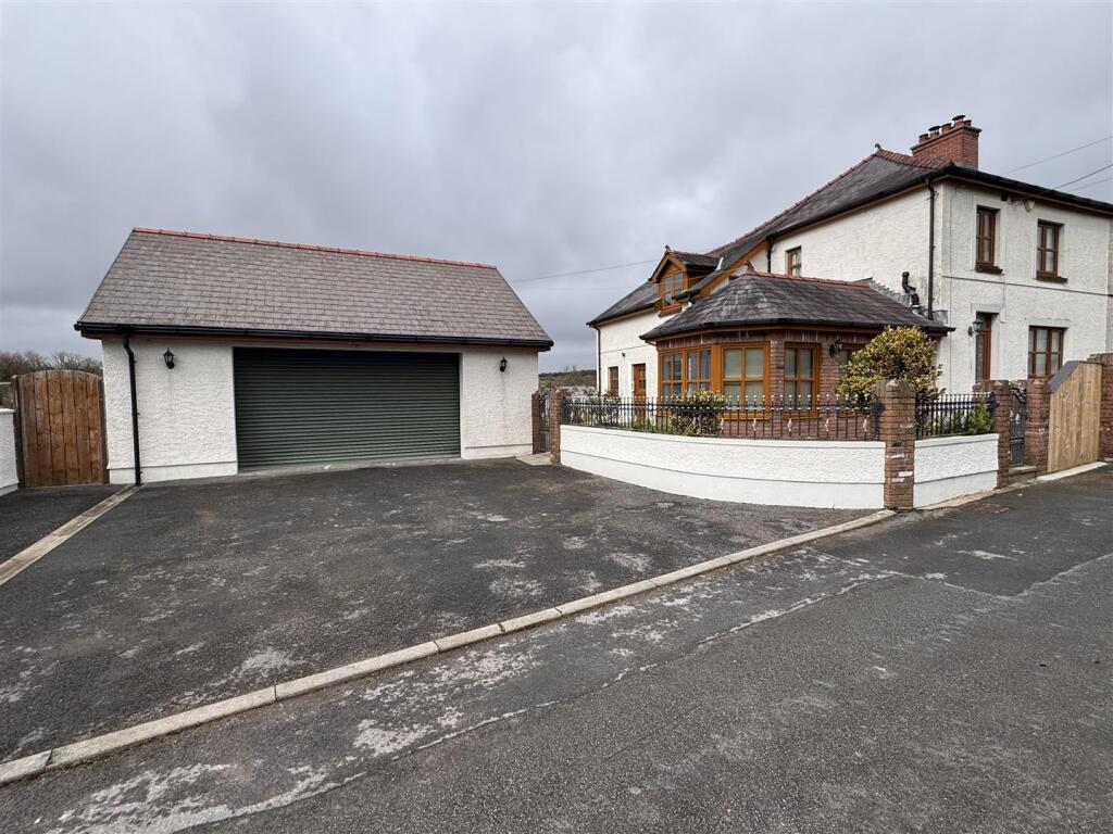 Detached Garage
