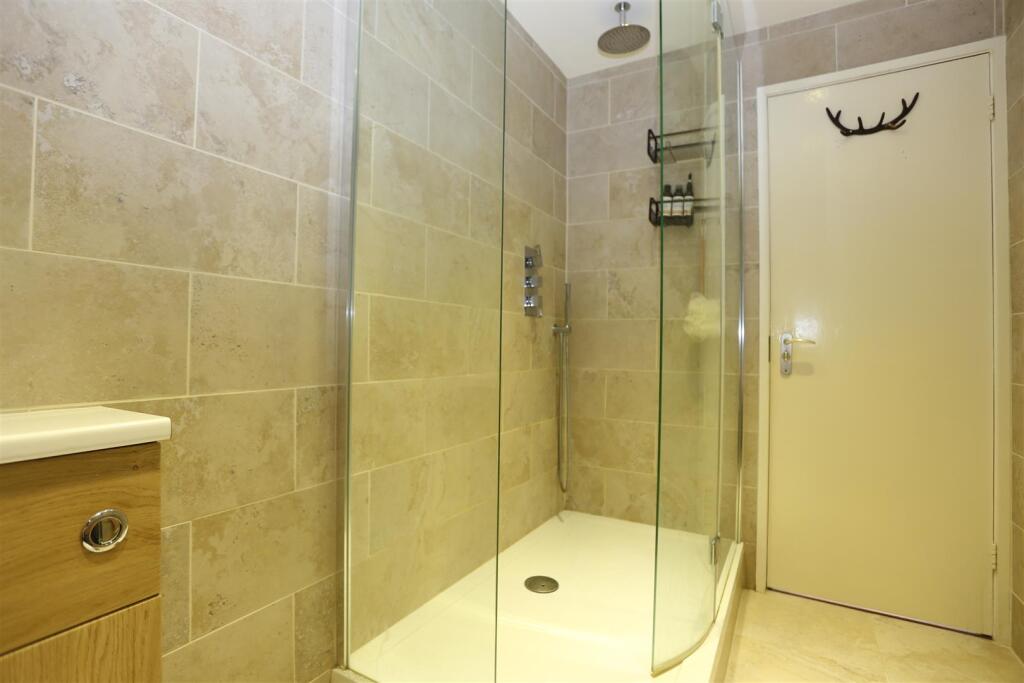 9b Bedford Towers (18).JPG
