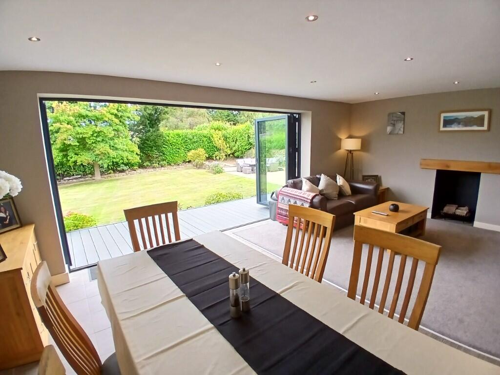 DINING ROOM/LOUNGE