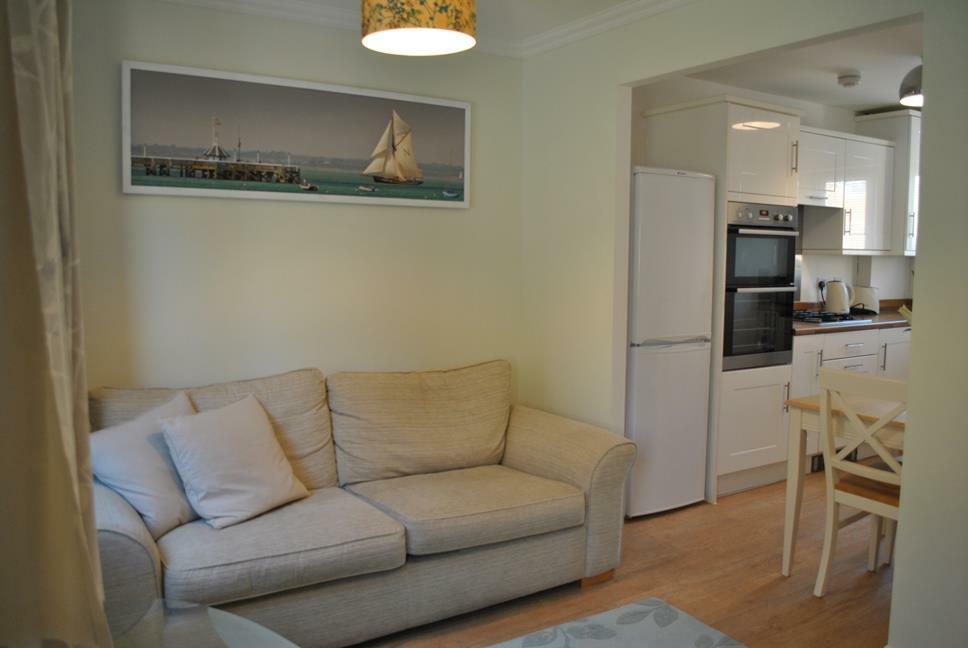 LIVING ROOM: