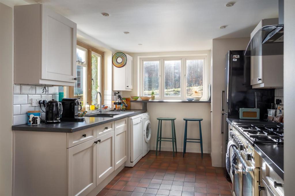 20 - Lawrence Cottage - GL54 4AG - Web.jpg