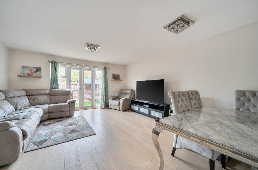 1372440-7-6903709...