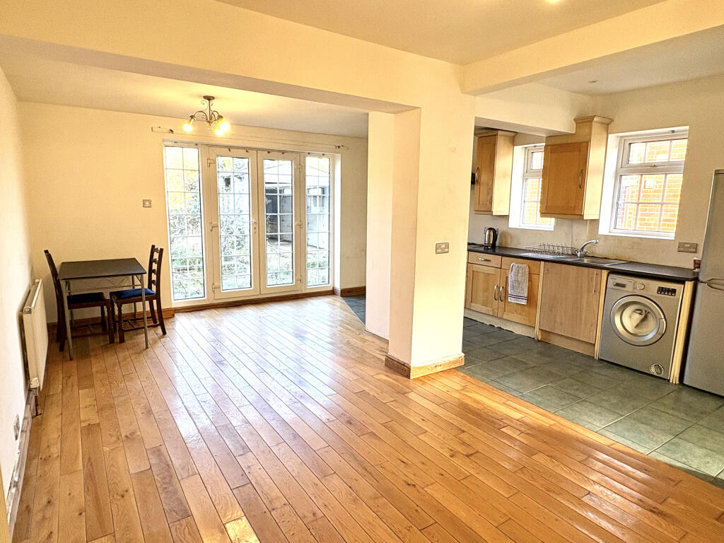 Lounge/Dining/Kitchen