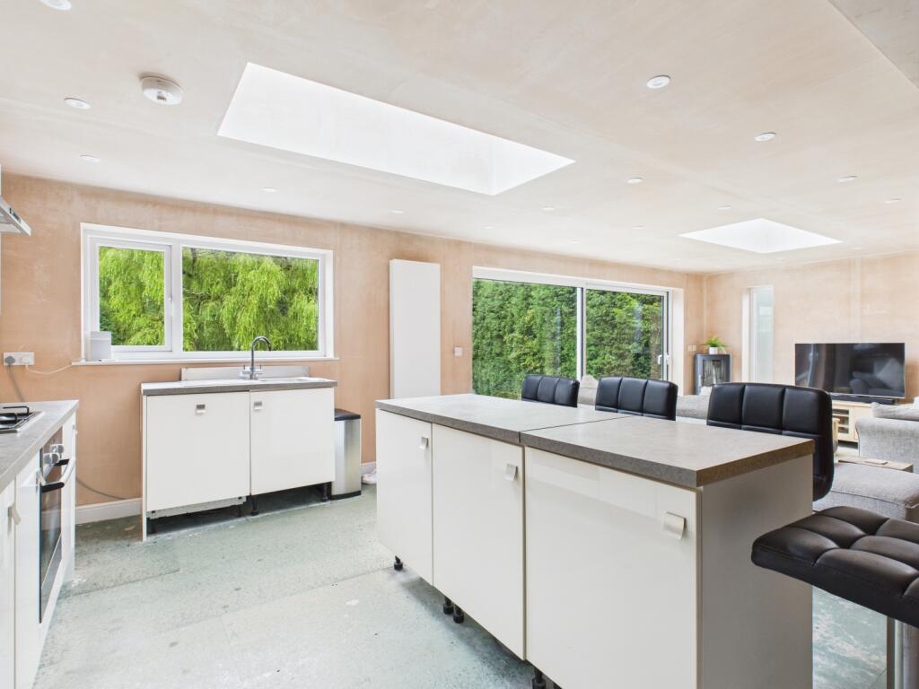 CAM03729G0-PR0101-STILL019