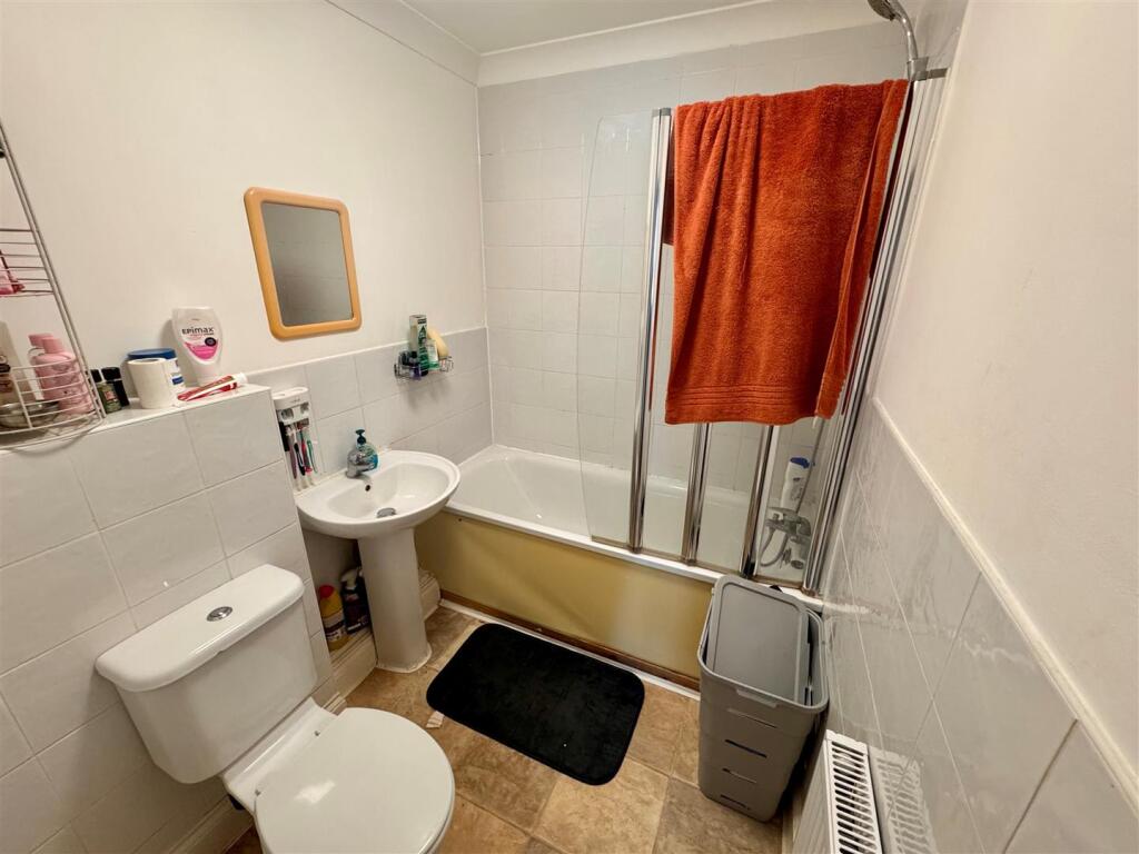 Bathroom.jpg
