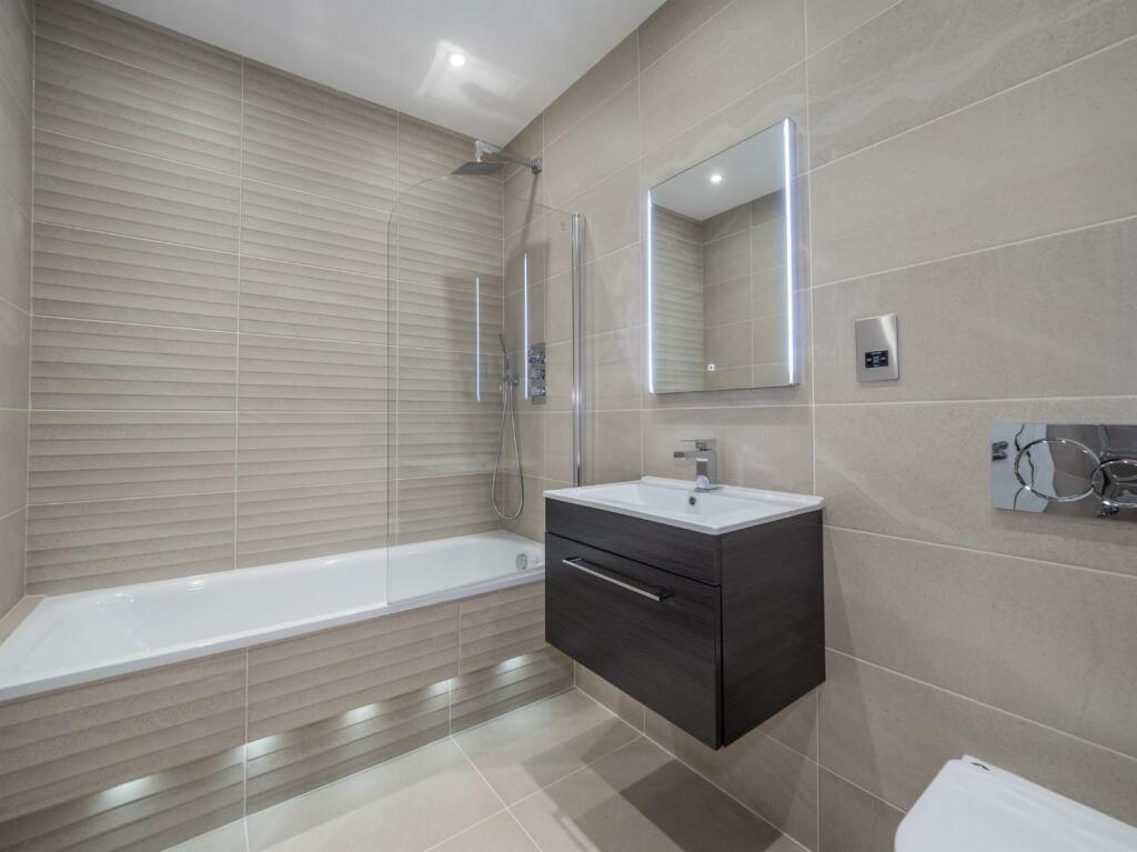 Berkeley House how Home Family Bathroom.jpg