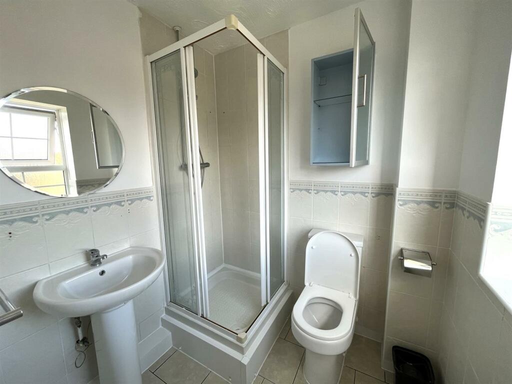 Rodyard Way, Parkside Ensuite Bathroom