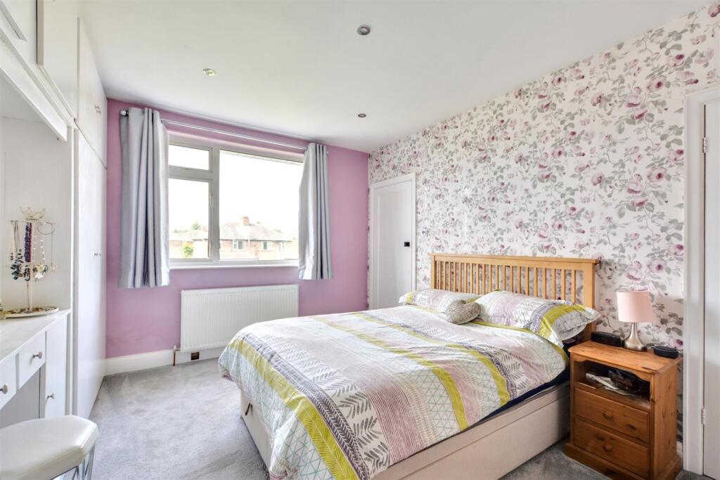 Bedroom 1_2.jpeg