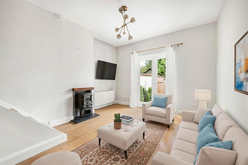 13_63428 - Living Room - Standard.jpg