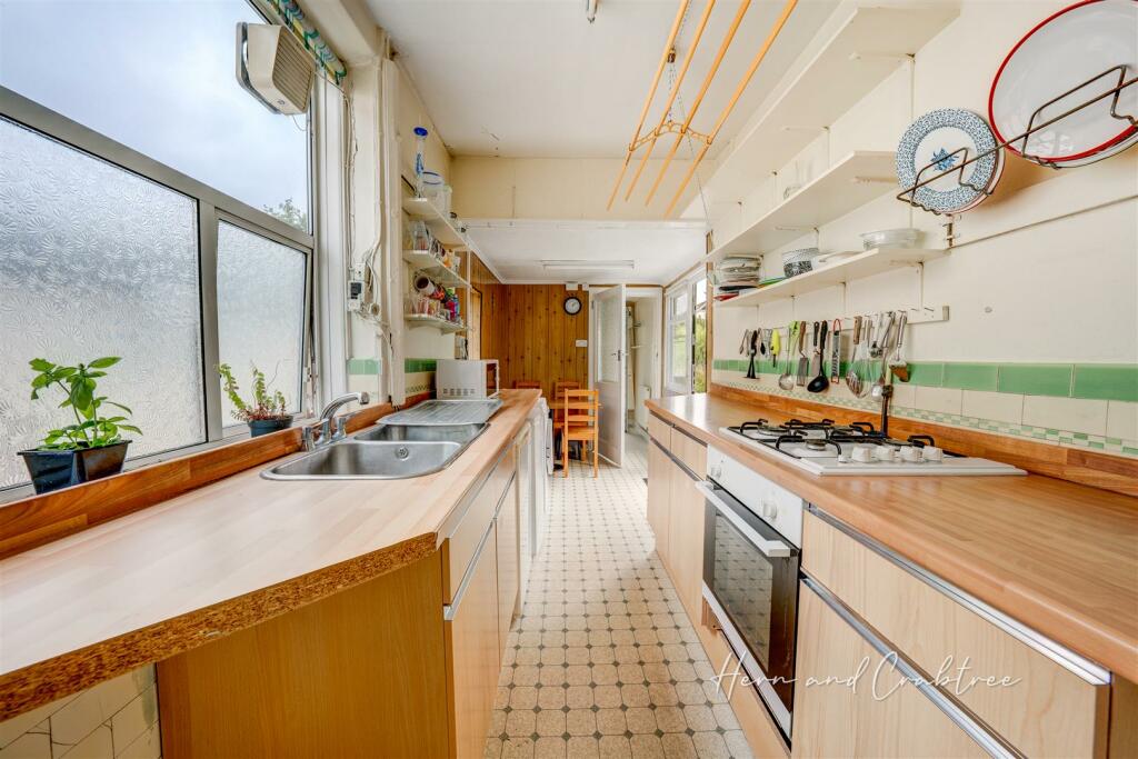 St Gowan Avenue, Heath, HernCrabtree (9).jpg