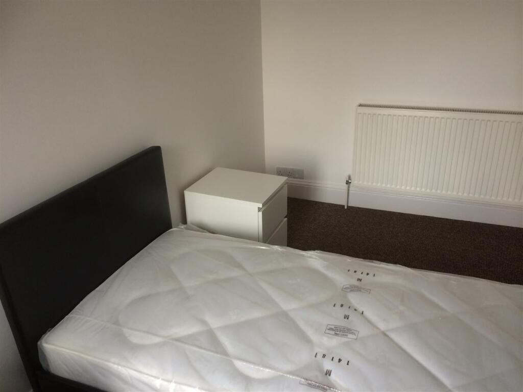 Bedroom D 3 .JPG