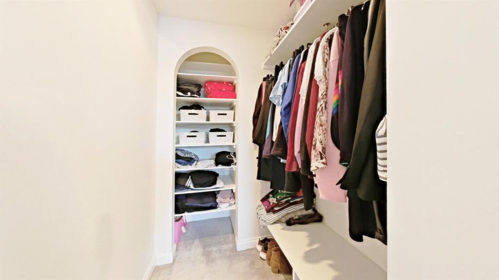 Walk-in Wardrobe