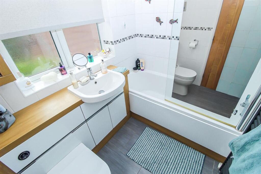BATHROOM/W.C.
