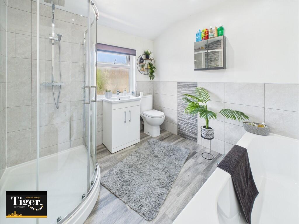 CAM02176G0-PR0577...