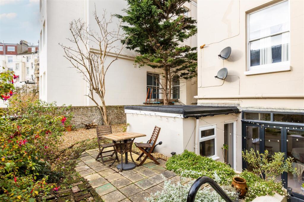 21E St Aubyns-19.jpg