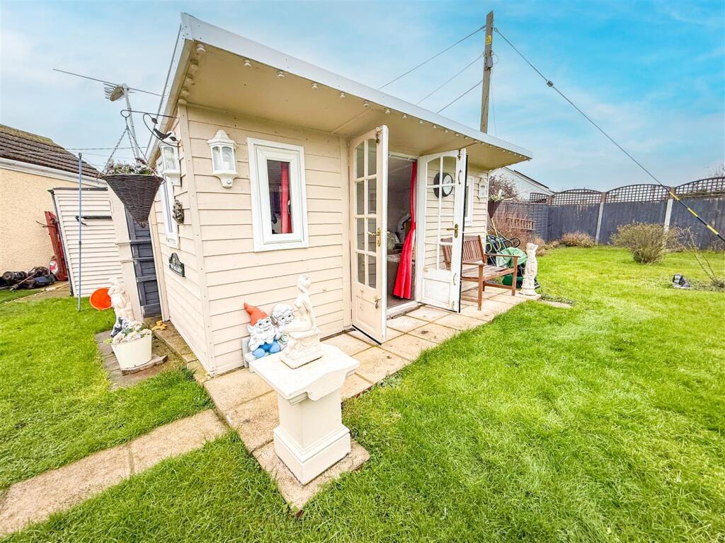 SUMMER HOUSE