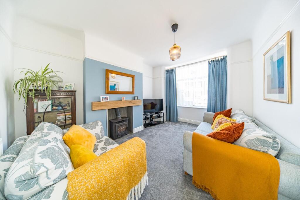 116 st james road lounge.jpg