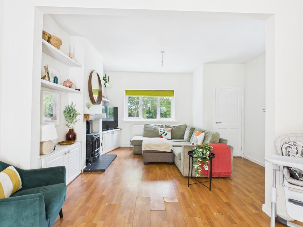 CAM03729G0-PR0109-STILL016