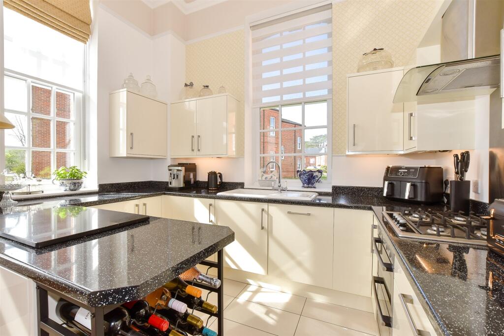 Kitchen/ Dining Area