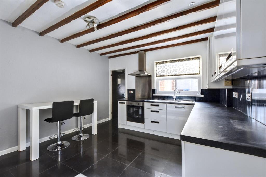 Kitchen_1.jpeg