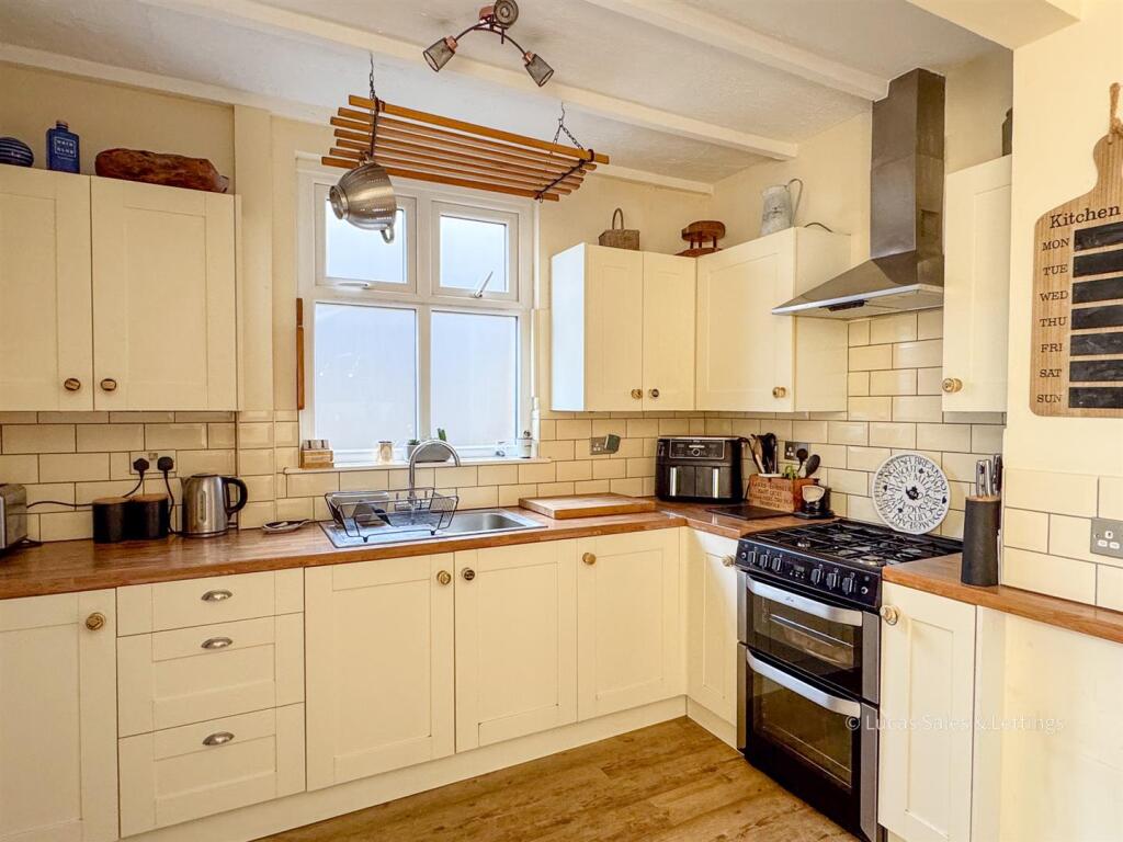 25 Queen Eleanor Rd Geddington-12.jpg