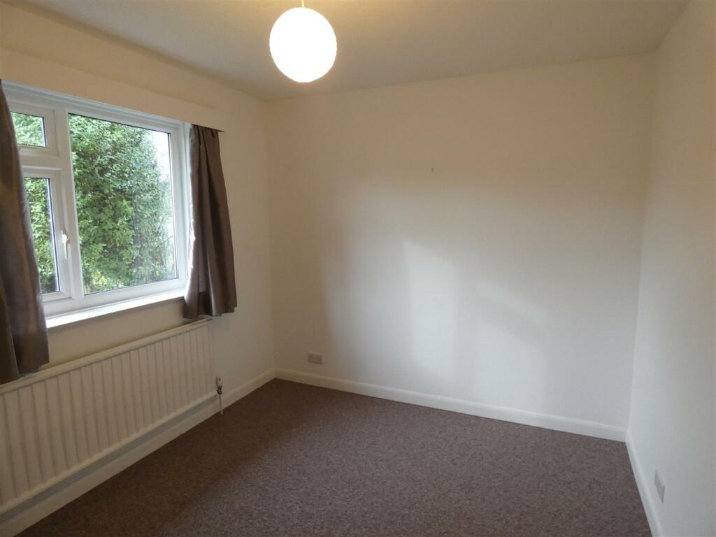 front bedroom.JPG