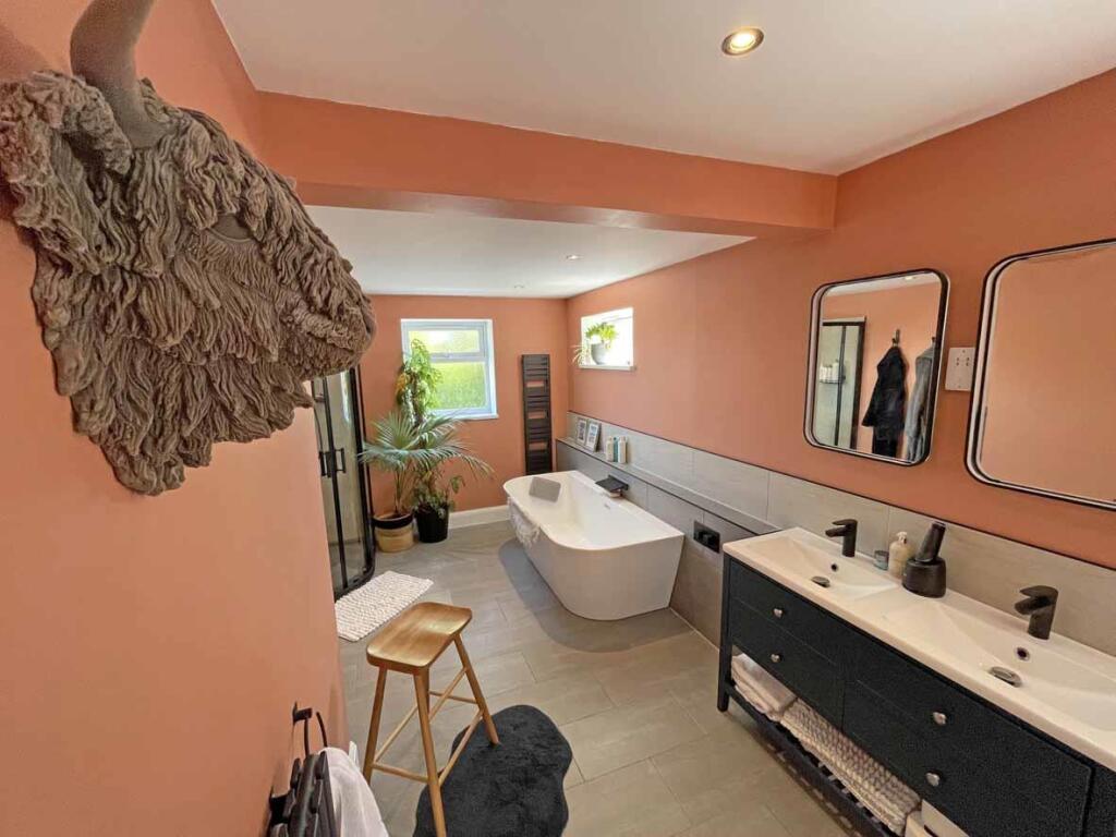 Beacon Down Avenue 40 - Bathroom 5.jpg