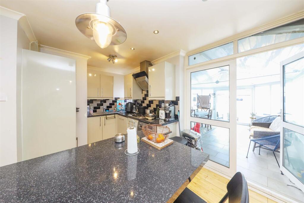 Breakfast room/kitchen