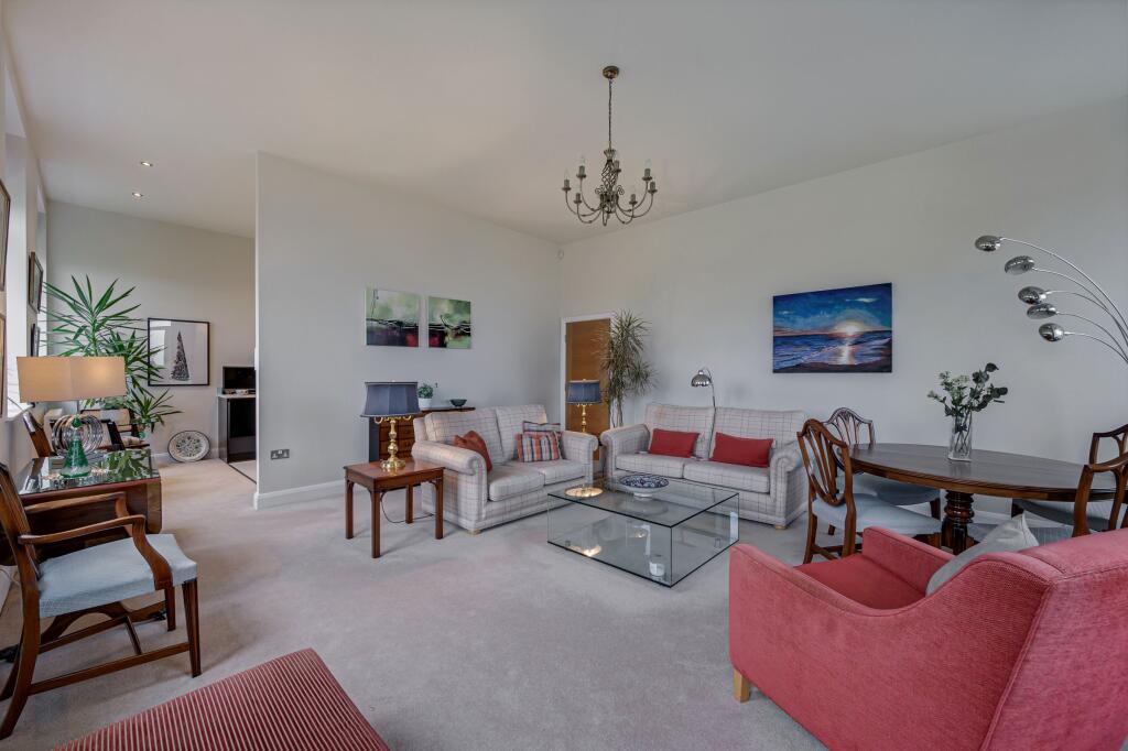 Lounge / Dining Room
