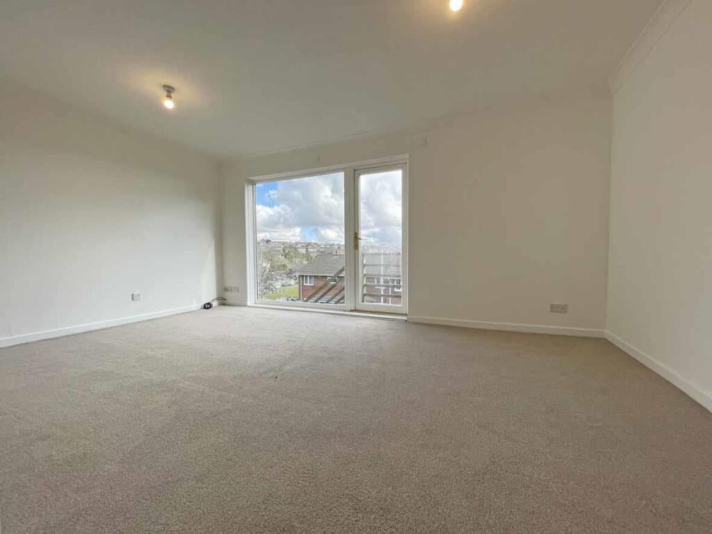 Hallerton Close 14 - Lounge 1.jpg