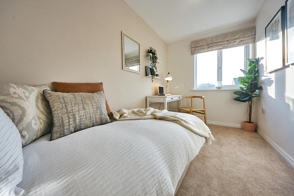 Ideal bedroom for young children or as a home office