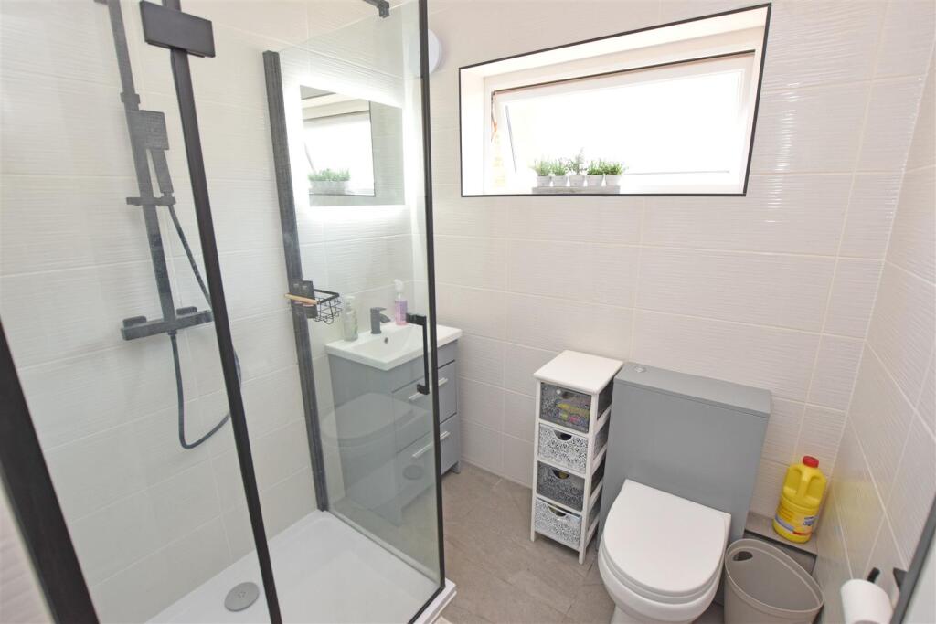 Bathroom.JPG