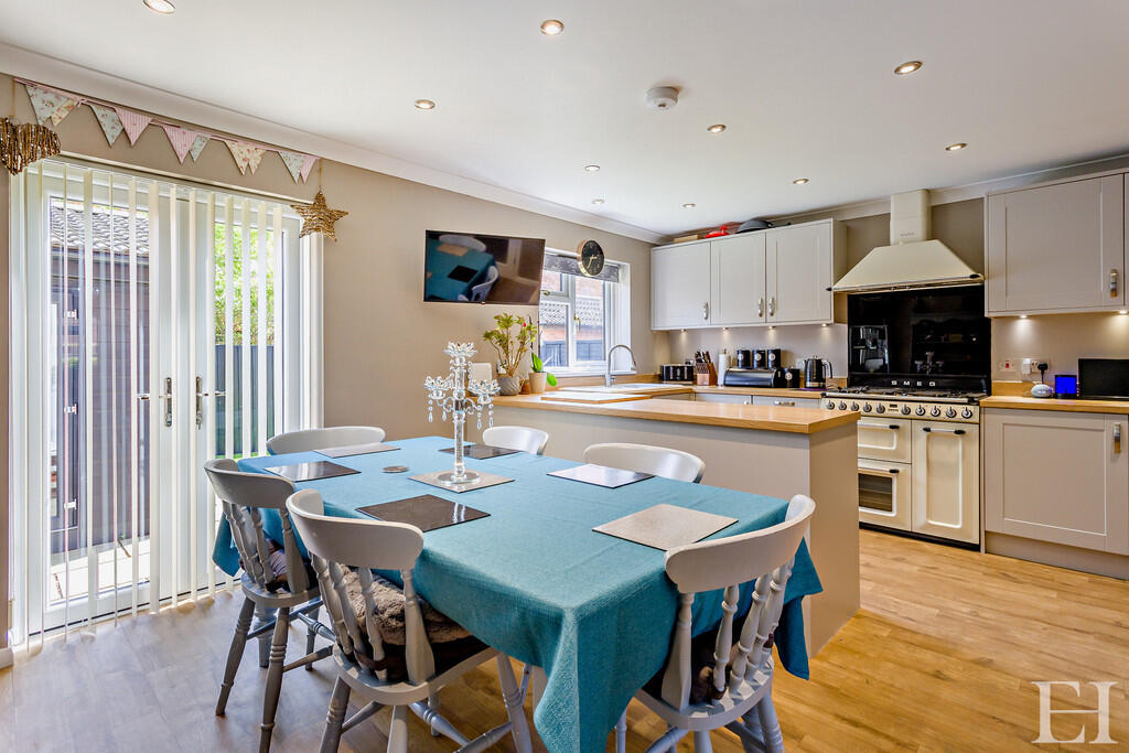 8646478-interiorW...