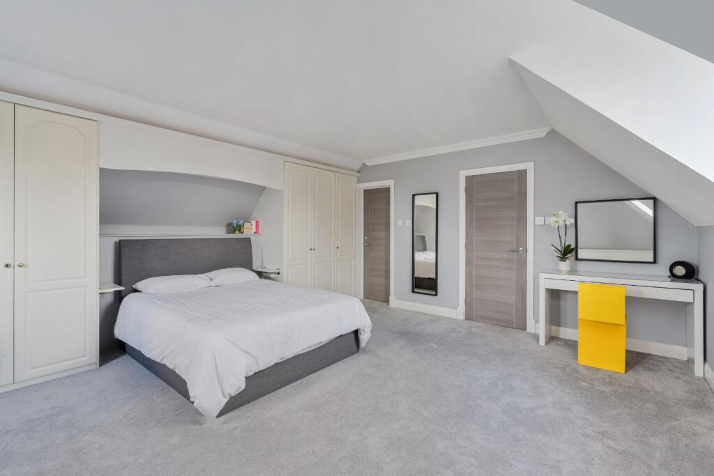 CUDDINGTON PARK CLOSE (27).jpg