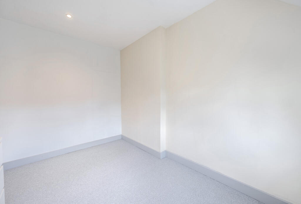 1299337-16-685963...