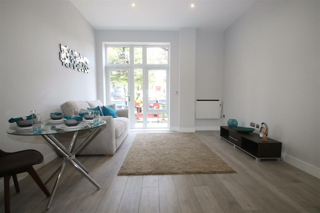 Lounge 2 ( 2 Bedroom ).JPG
