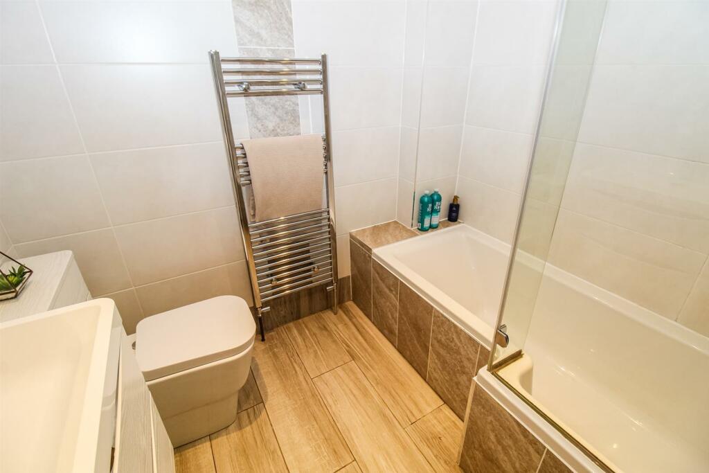 BATHROOM/W.C.
