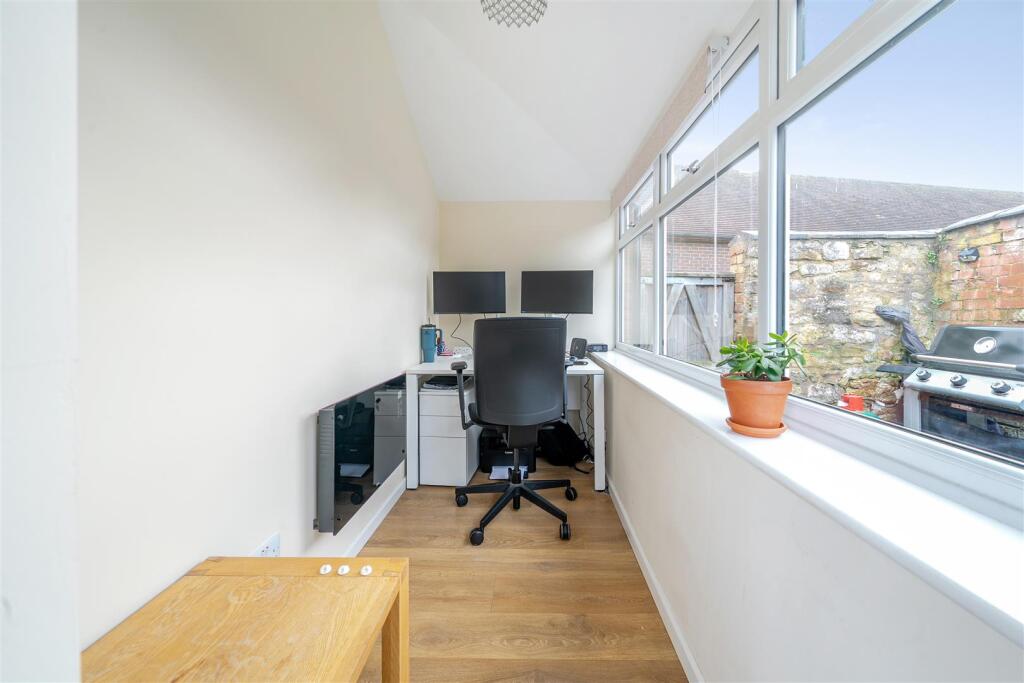 Rose Cottage, 15a Browns Yard, Towcester (22).JPG