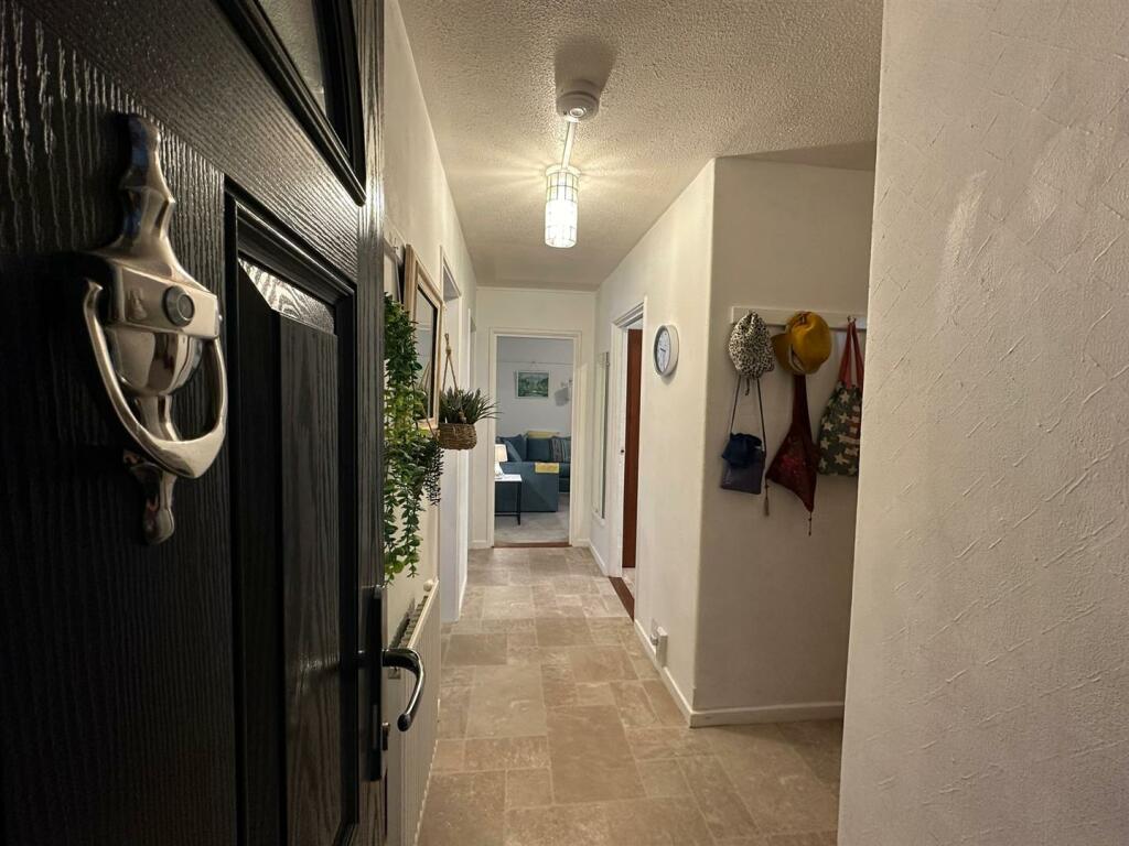 Hallway.jpg