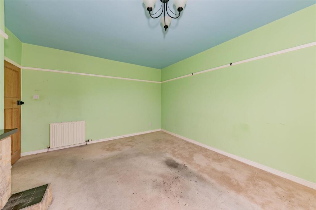 35 Norman View Leuchars-7.JPG