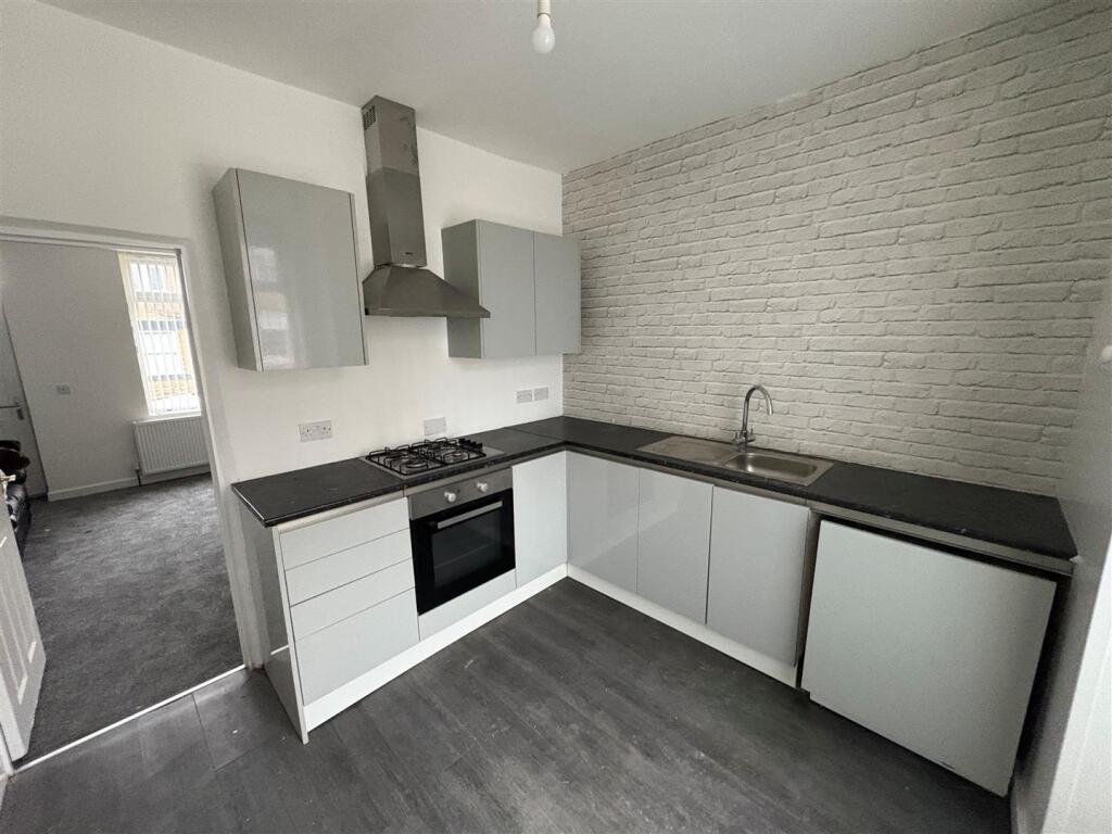 Oddy Street, Tong BD4