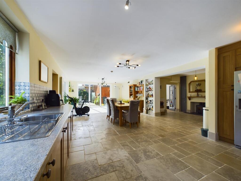 Kitchen/Breakfast Room