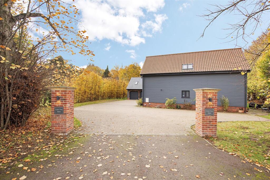 Lime Tree Barn ph01.jpg